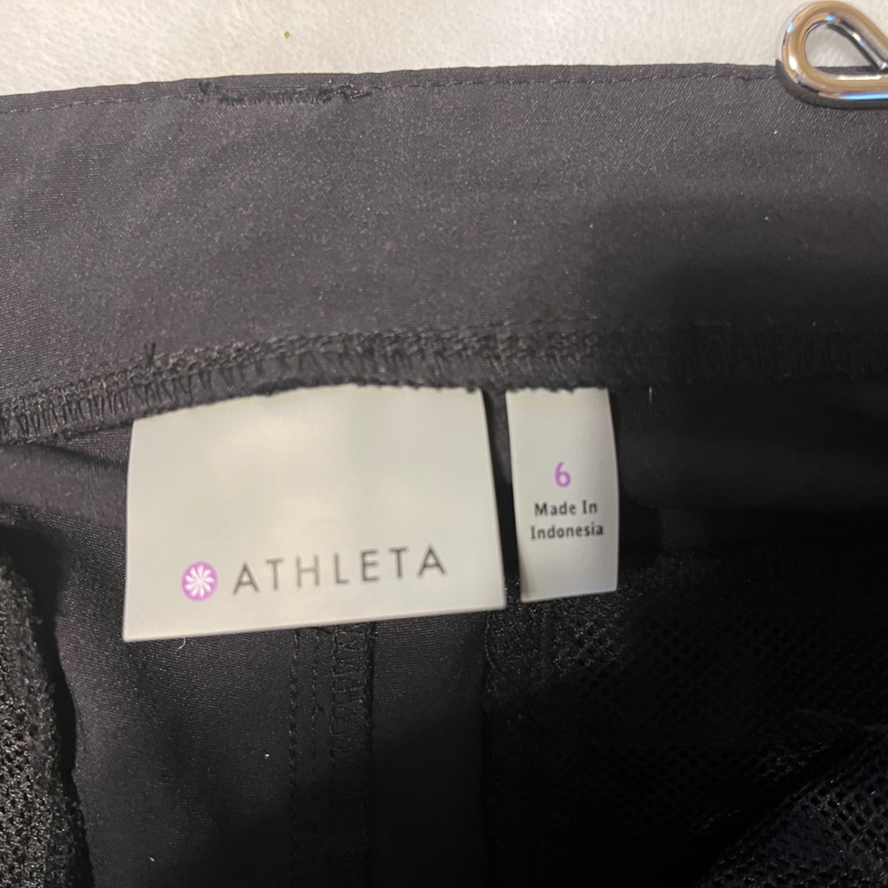 Athleta Black womens TREKKIE athletic hiking Bermuda Shorts w zippered pocket - Picture 3 of 3